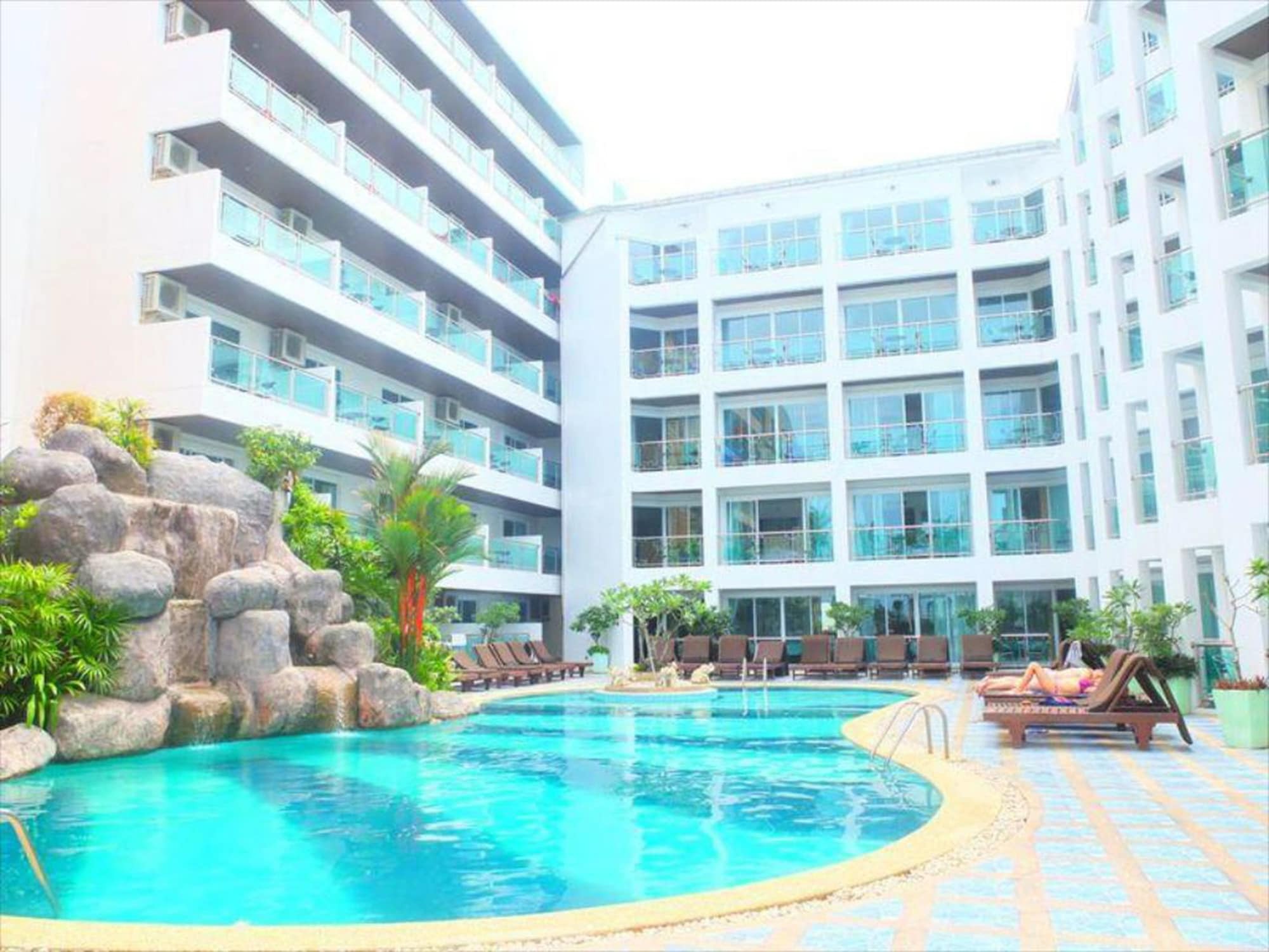 Dragon Beach Resort Jomtien Pattaya Esterno foto
